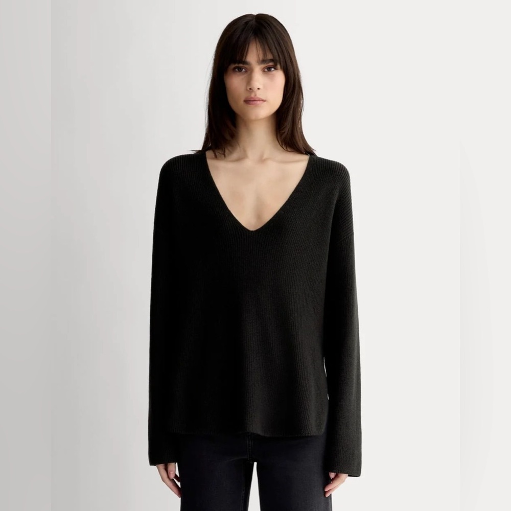 THE SLOUCHY V-NECK IN EVERYDAY COTTON in BLACK, XS